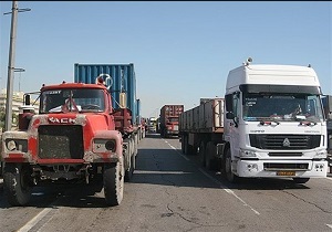 ناتوانی وزارت صمت در تأمین لاستیک / دود اعتراض کامیون داران نباید به چشم کشاورزان و تولیدکنندگان برود ناتوانی وزارت صمت در تأمین لاستیک / دود اعتراض کامیون داران نباید به چشم کشاورزان و تولیدکنندگان برود