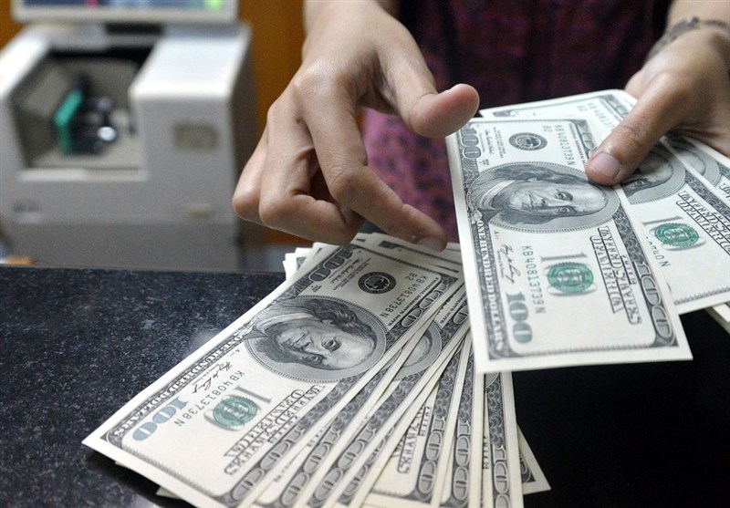 سقوط ۶۰۰ تومانی قیمت دلار/ قیمت یورو ۱۳۷۰۰ تومان شد