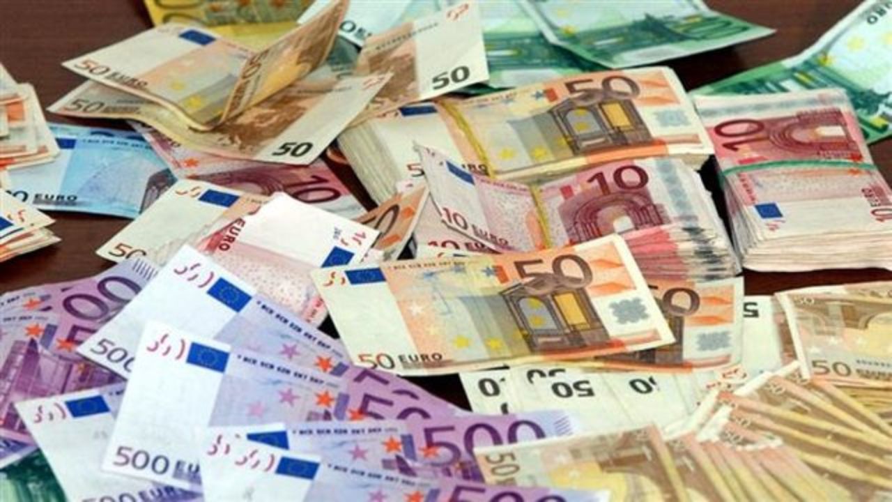 جزئیات بسته ارزی جدید /بازار متشکل ارزی از نوسانات قیمت جلوگیری می کند