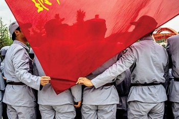 اژدها چگونه از خواب بیدار شد؟/موفقیت ائتلاف دموکراسی اقتصادی و دیکتاتوری سیاسی ادامه‌دار است؟
