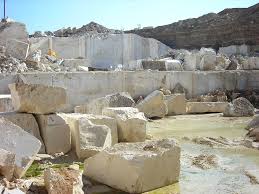 نان بیش از ۲ هزار نفر از زیر سنگ درمی‌آید