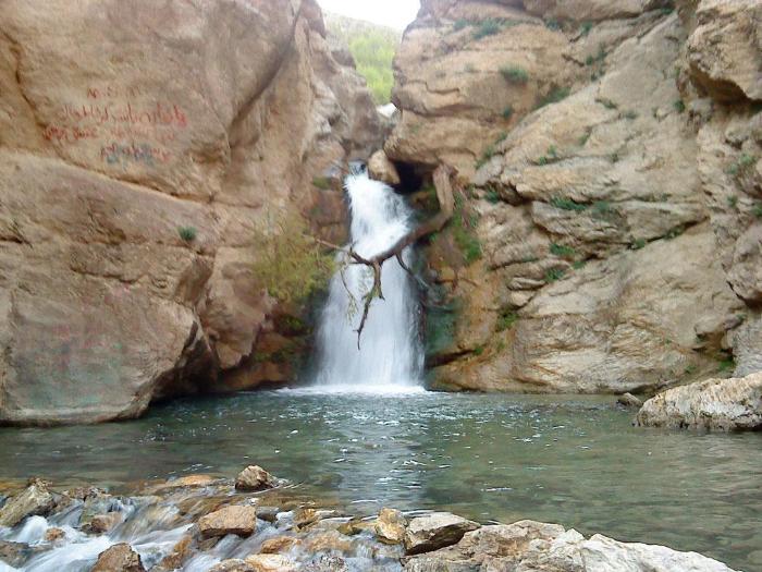 تجمع کارگران معدن آق دربند سرخس در مقابل فرمانداری تجمع کارگران معدن آق دربند سرخس در مقابل فرمانداری