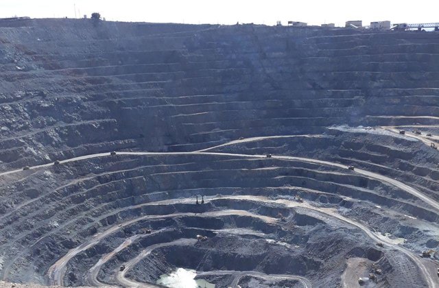 آغاز مجدد فعالیت معادن سنگ آهن راین با بکارگیری نیروهای بومی آغاز مجدد فعالیت معادن سنگ آهن راین با بکارگیری نیروهای بومی