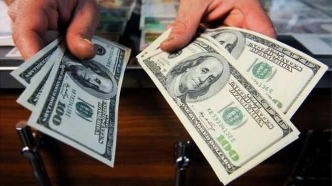 همتی درباره نوسان بازار ارز توضیح داد همتی درباره نوسان بازار ارز توضیح داد