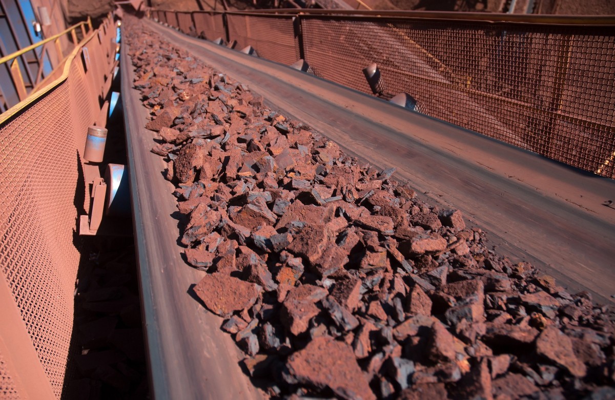 سقوط قیمت نفت بهای سنگ آهن را نیز پایین آورد