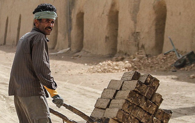 حقوق کارگران کفاف اجاره خانهشان را هم نمیدهد / کارفرما توان افزایش حقوق ندارد حقوق کارگران کفاف اجاره خانهشان را هم نمیدهد / کارفرما توان افزایش حقوق ندارد