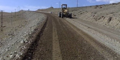 بهسازی ۳ هزار و ۵۰۰ کیلومتر راه روستایی در دستور کار وزارت راه / وزارتخانه برای اجرای پروژه ها به ۲ میلیون تن قیر نیاز دارد بهسازی ۳ هزار و ۵۰۰ کیلومتر راه روستایی در دستور کار وزارت راه / وزارتخانه برای اجرای پروژه ها به ۲ میلیون تن قیر نیاز دارد