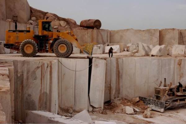 اختلاف فاحش در تعیین محدوده برخی معادن شهرستان محلات در کاداستر/ وزارت صمت براساس اطلاعات سال ۶۷ و تجهیزات به‌روز نسبت به اصلاح حدود معادن اقدام کند