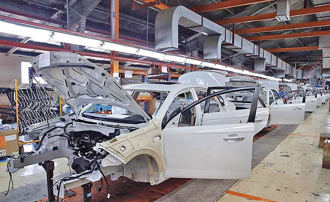 رعایت نکردن استانداردهای ۸۵‌گانه سبب توقف تولید خودروسازان می‌شود