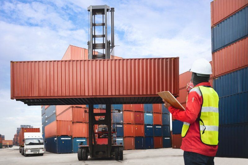 صادرات تنها 2 درصد بازارهای همسایه در اختیار ایران است / راه‌اندازی گمرک خداآفرین