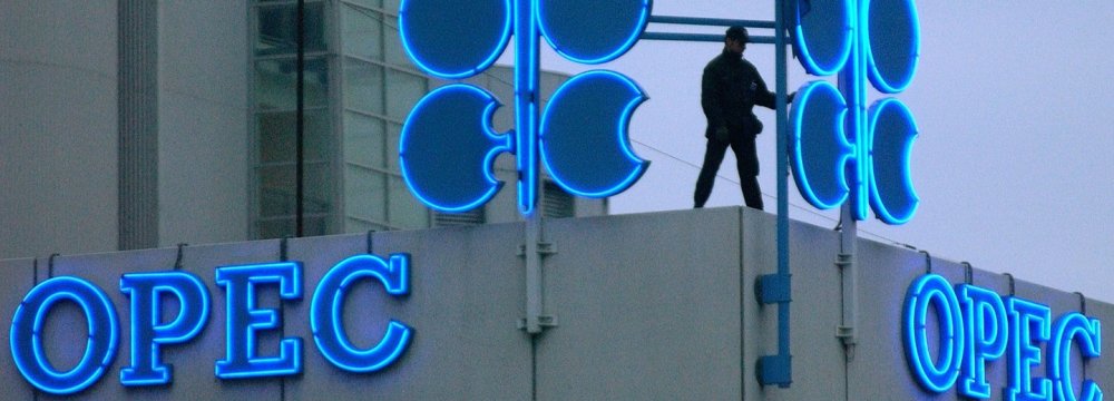 OPEC Denies Controlling Oil Market