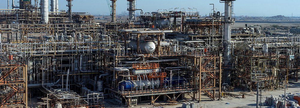 Iranians Capable of Producing 80 Percent of Oil Equipment