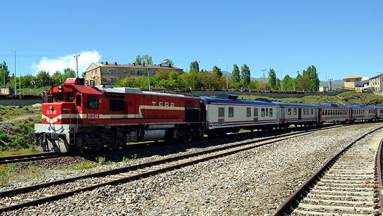 Passenger transport via railway up 4.7% in 4 months on year