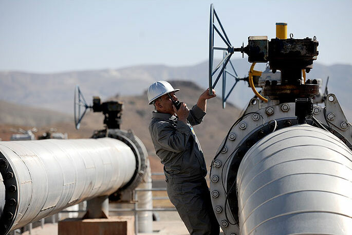 Iran seeks to revive oil pipeline across Iraq to Syria amid sanctions: source