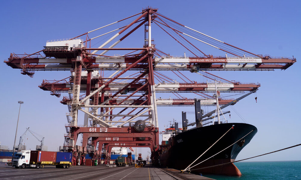 Annual loading, unloading of cargos at Iran