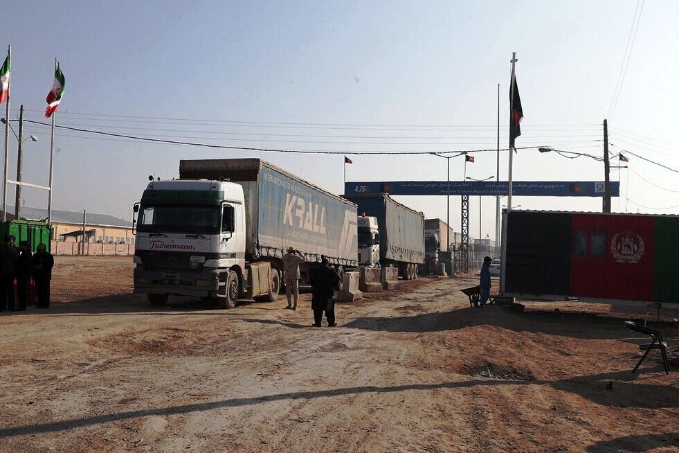 Afghanistan transits 15,000 tons of goods through Iran’s Dogharoon border