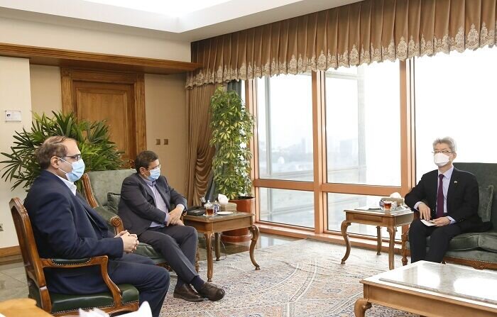 Iran, S. Korea discuss details about transferring frozen funds