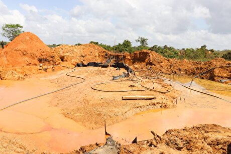 Colombia to buy gold from small miners to curb illegal trade