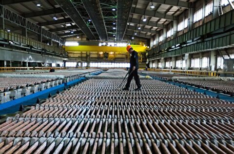 Copper shrugs off global gloom as Chinese buyers squeeze supply