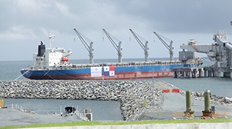 Panama ships part of stockpiled copper out of closed First Quantum mine