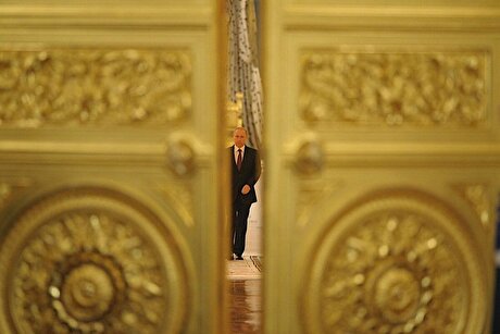 Russia sold 300,000 ounces of gold as prices hit record