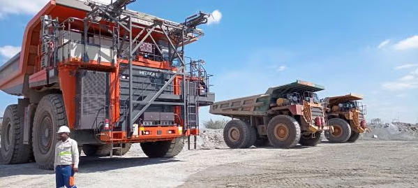 Trialling the world’s first full battery trolley dump truck Trialling the world’s first full battery trolley dump truck