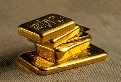 Gold price falls nearly 2% as rebound proves short-lived
