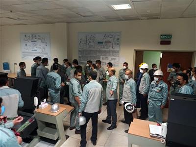 حضور مدیرعامل شرکت به همراه معاونین و مدیران جهت تبریک سال نو به کارکنان شیفت