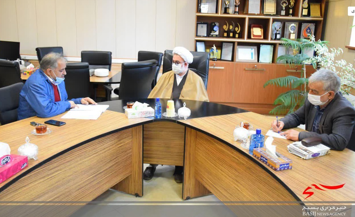 بازدید امام جمعه شاهرود از شرکت سیمان و تقدیر از مدیر مجموعه