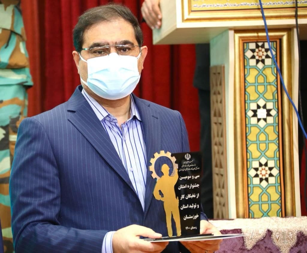تندیس واحد نمونه صنعتی و کارگر نمونه صنعتی در جشنواره امتنان به شرکت فولاد خوزستان رسید