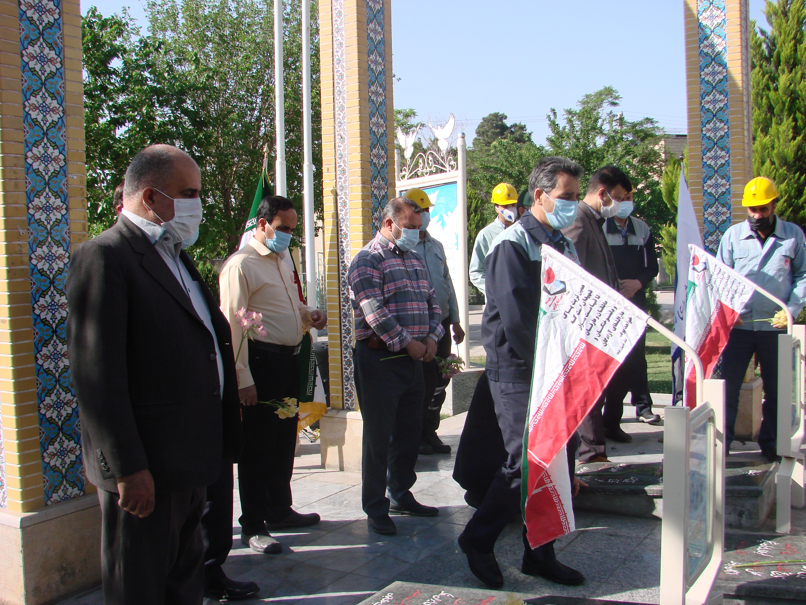 گرامیداشت روز کارگر در گلستان شهدای زرین شهر و ذوب آهن اصفهان