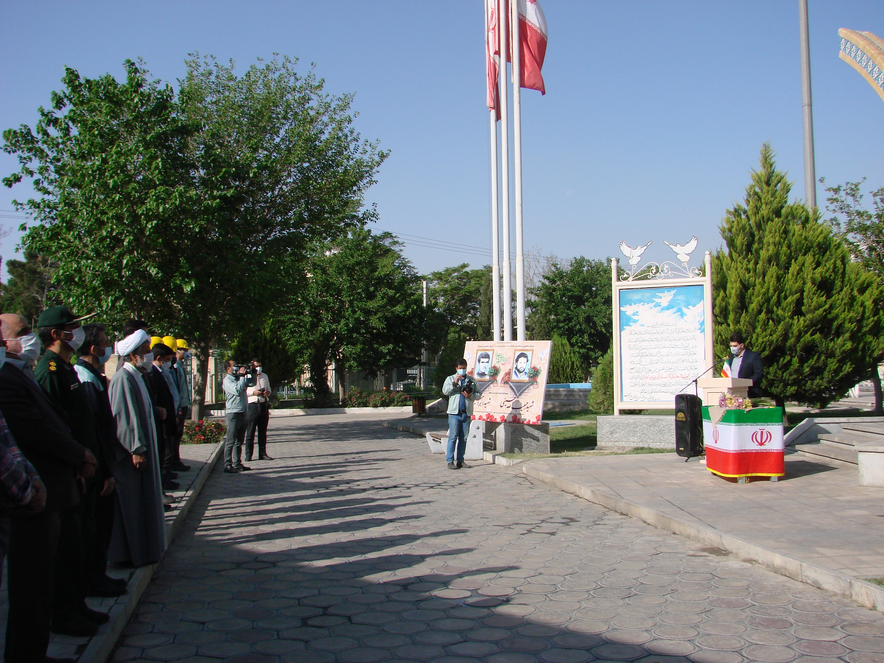 گرامیداشت روز کارگر در گلستان شهدای زرین شهر و ذوب آهن اصفهان