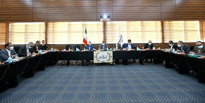 وضعیت عملکرد بانک&zwnj;های دولتی با حضور مدیران عامل بررسی شد/ اصلاح قانون بانک مرکزی با مشورت بانک&zwnj;ها انجام می&zwnj;شود