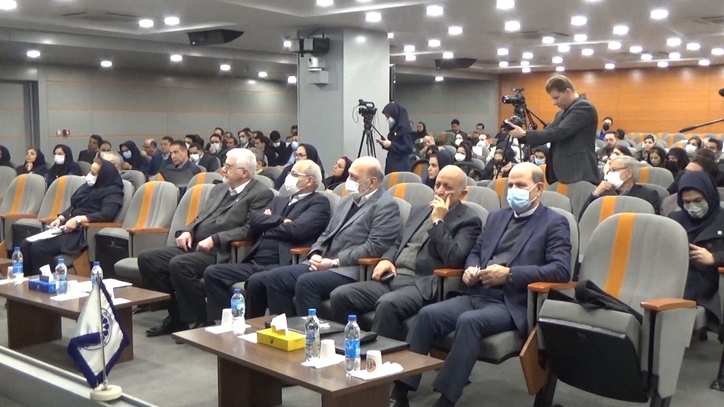 زیسکو تندیس برنز را دریافت کرد