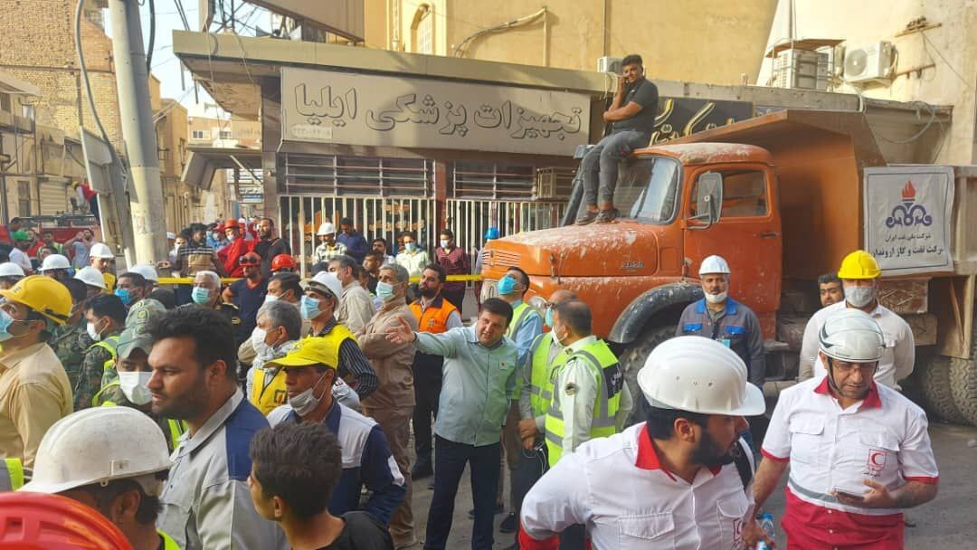 گروه فولاد خوزستان از ساعات اولیه ریزش ساختمان متروپل آبادان با امکانات کامل در محل حادثه حضور مستمر دارد