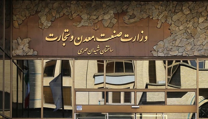 سیاست وزارت صمت در حوزه ماشین‌آلات و تجهیزات، تأمین نیاز مصرف‌کنندگان هم‌زمان با حمایت از تولیدکنندگان داخلی است