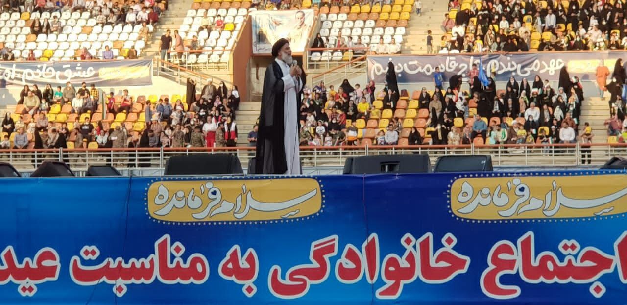 اجتماع بزرگ خانوادگی به مناسبت عید غدیر خم و همخوانی سرود 