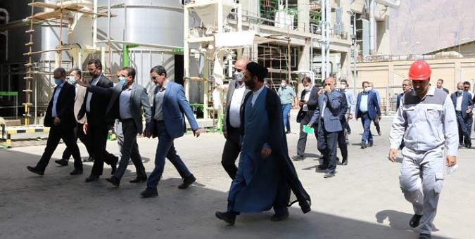 بازدید اعضای کمیسیون صنایع از واحد&zwnj;های صنعتی کرمانشاه؛ &laquo;مسائل بانکی&raquo; و &laquo;کمبود برق&raquo; از چالش&zwnj;های اصلی واحد&zwnj;های تولیدی