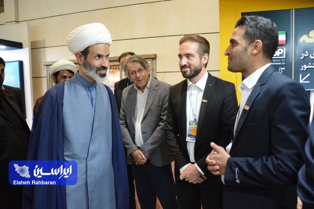 بازدید نماینده اصفهان در مجلس شورای اسلامی از غرفه فولاد مبارکه در نمایشگاه متالکس