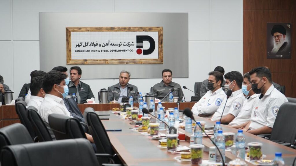 شرکت توسعه آهن و فولاد گل گهر از تلاش دلسوزانه پرستاران خود تجلیل کرد