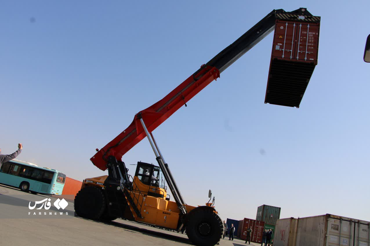 راه اندازی دستگاه «ریچ استاکر» در انبار‌های عمومی البرز استان قزوین