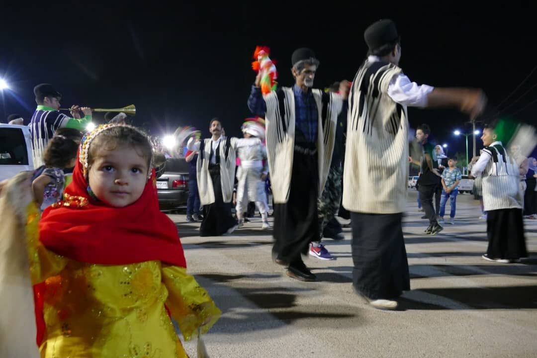 قاب یادگاری اتحاد اقوام ایرانی در فولاد خوزستان