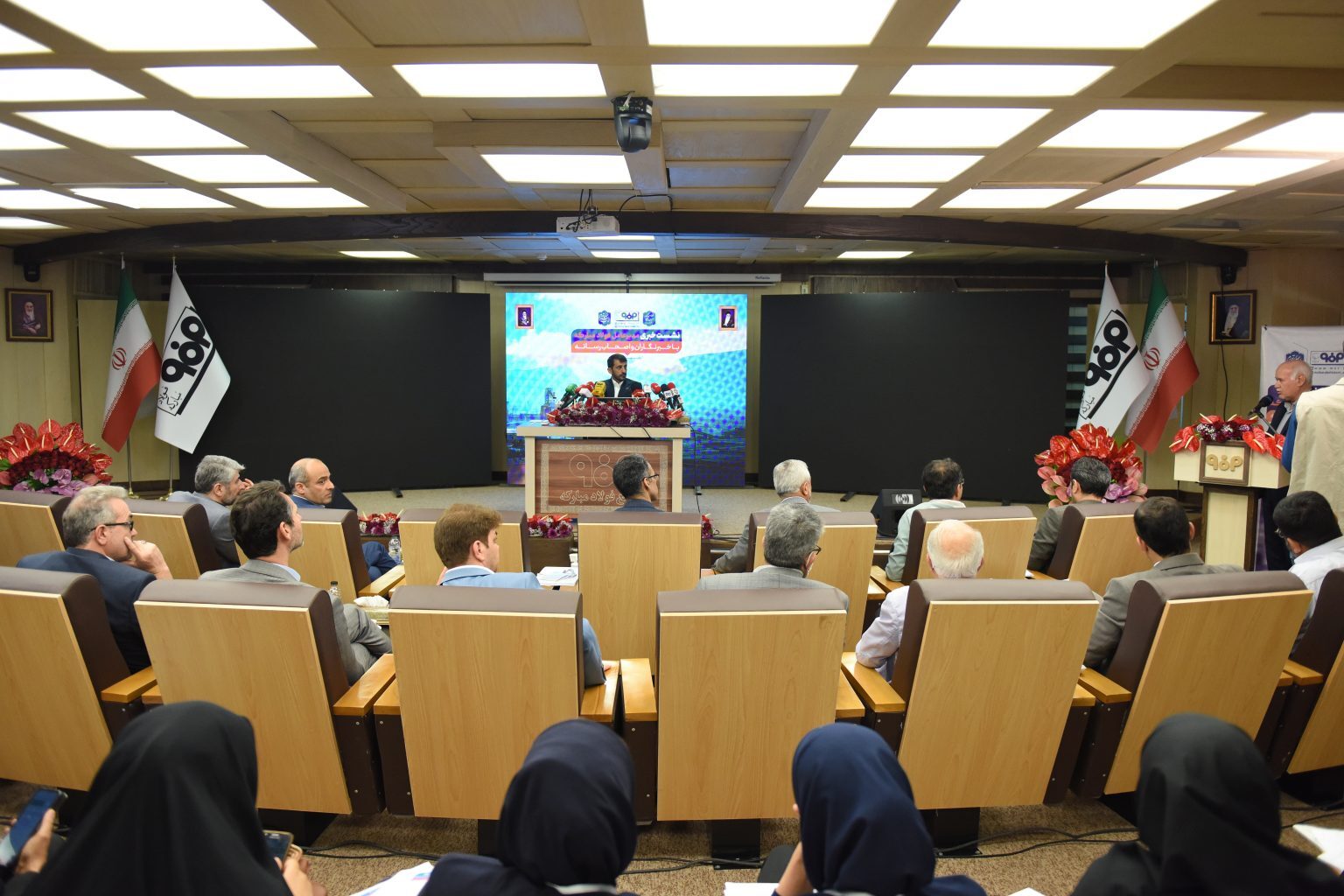 از سرمایه گذاری ۷۵ هزار میلیاردی برای انتقال آب به اصفهان تا کشف میدان‌های گازبرای خودکفایی در تولید/ بهره‌برداری از فاز یک نیروگاه سیکل ترکیبی فولاد مبارکه در تیرماه امسال