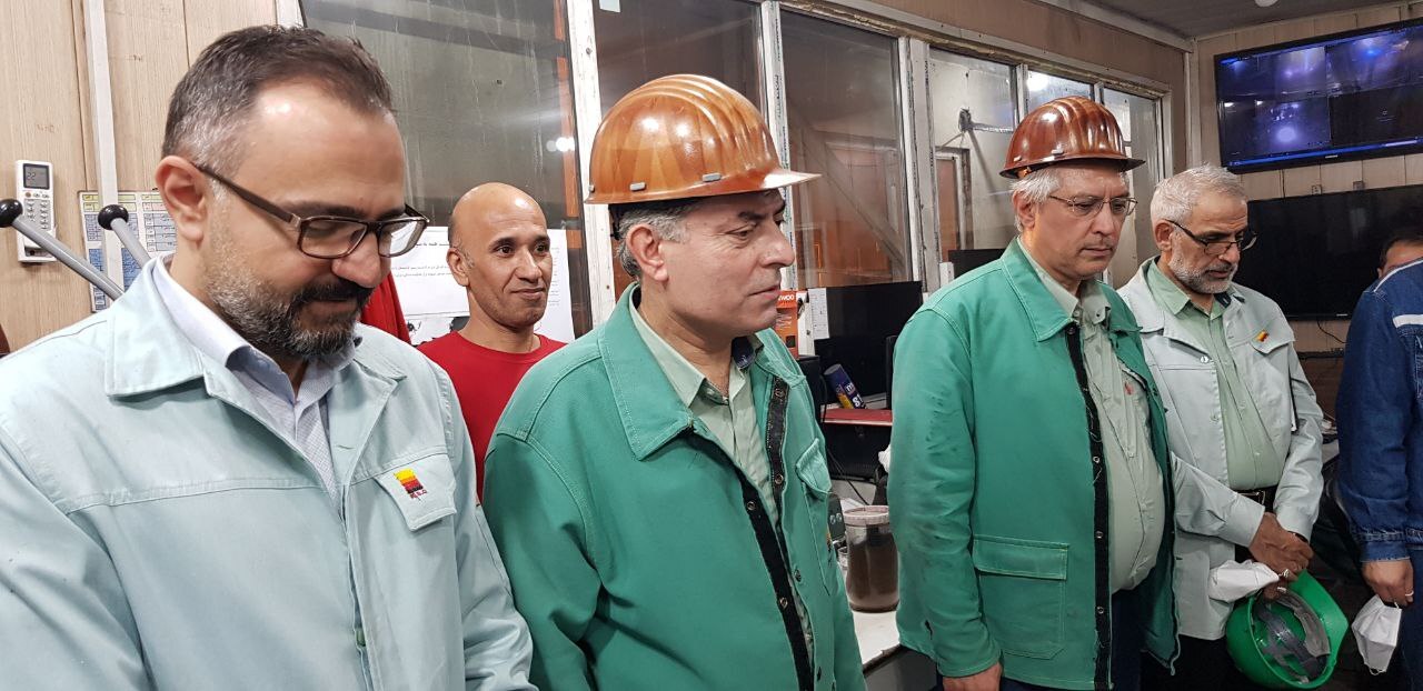 دیدار مسوولان فولاد خوزستان با کارگران بخش تولید