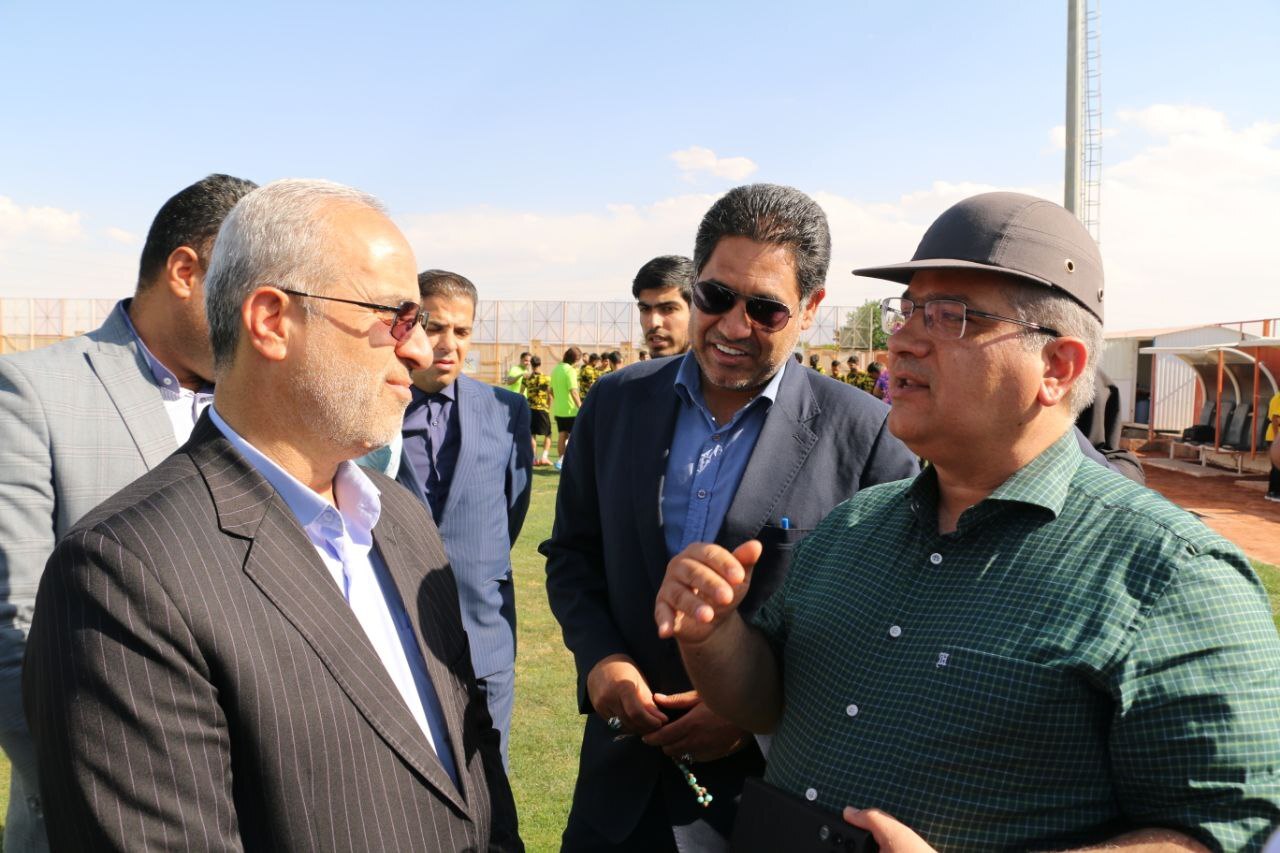 بازدید دکتر فداکار از ورزشگاه در حال تکمیل شهدای مس/ تقدیر استاندار کرمان از دکتر رستمی