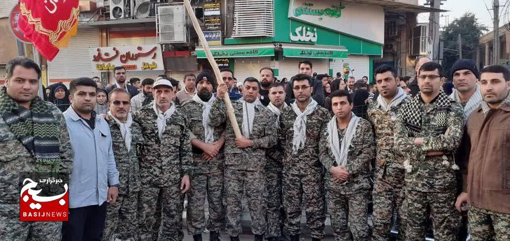 پرچم افتخار در دستان کارگران صنایع فولاد خوزستان