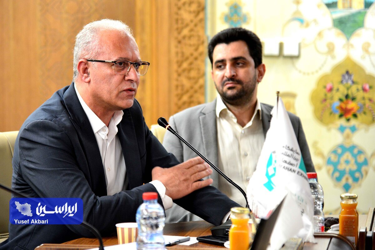 شرکت‌های فولادی تنها امید بخش خصوصی برای صنعت برق کشور است