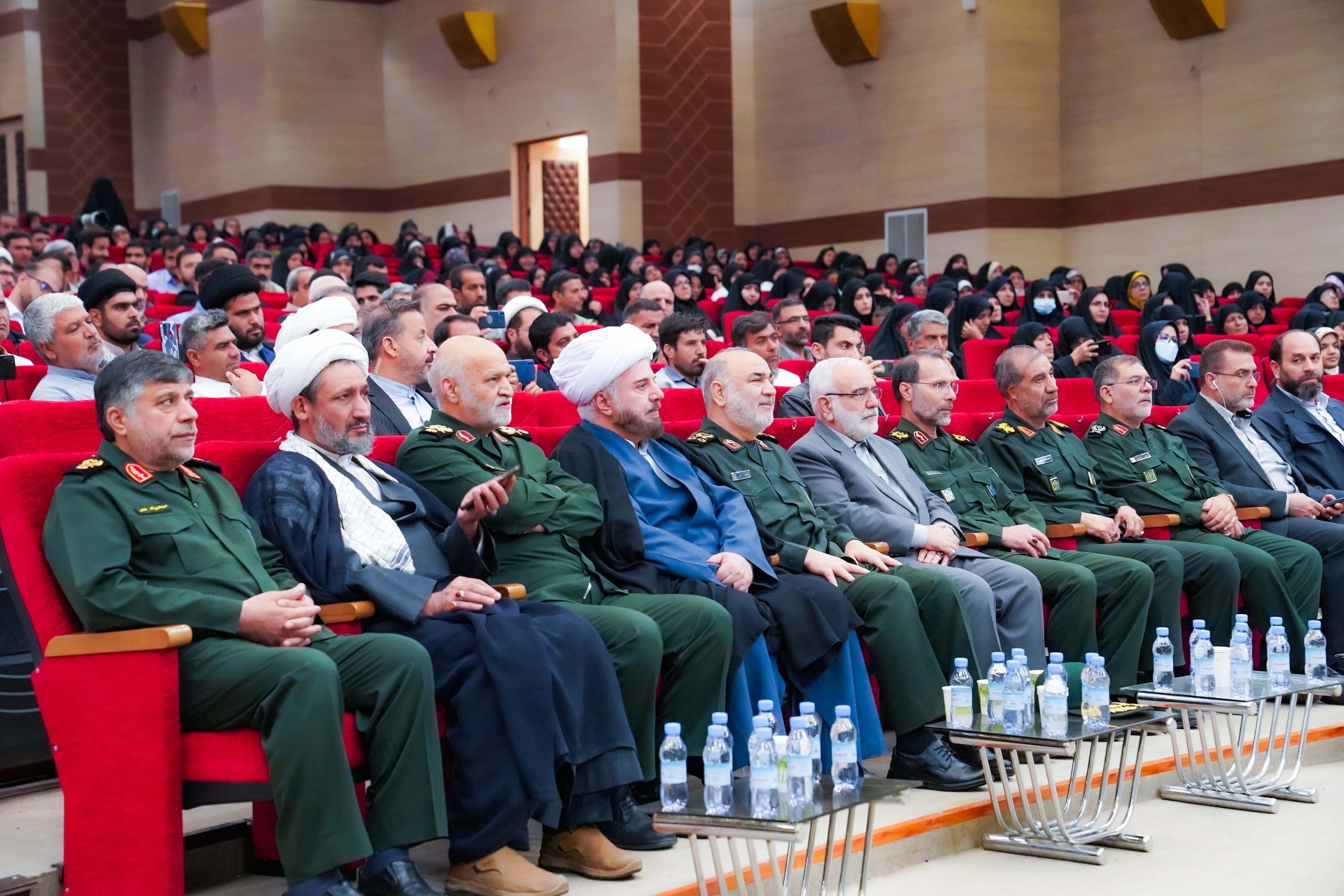 آئین اهداء ۲۰ هزار سری جهیزیه در مشهد مقدس برگزار شد