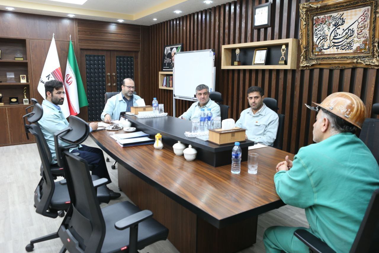 دیدار چهره به چهره مدیرعامل با کارکنان شرکت فولاد خوزستان دیدار چهره به چهره مدیرعامل با کارکنان شرکت فولاد خوزستان