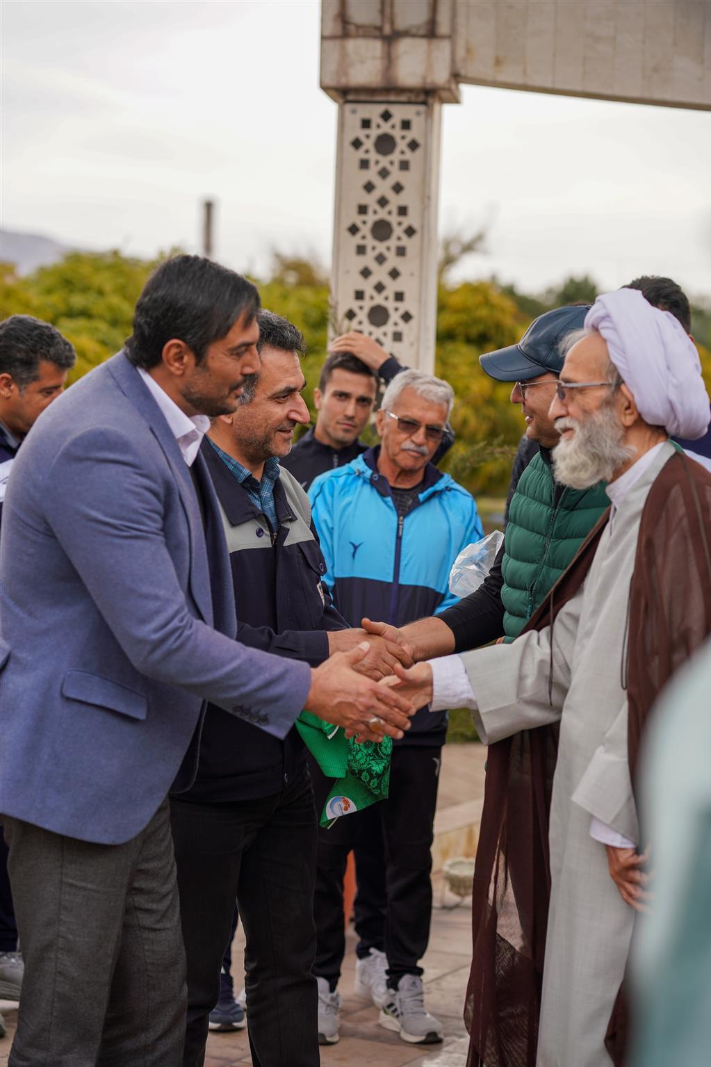 دیدار صمیمانه‌ی بازیکنان تیم فوتبال ذوب آهن با تلاشگران مجتمع صنعتی ذوب‌ آهن اصفهان